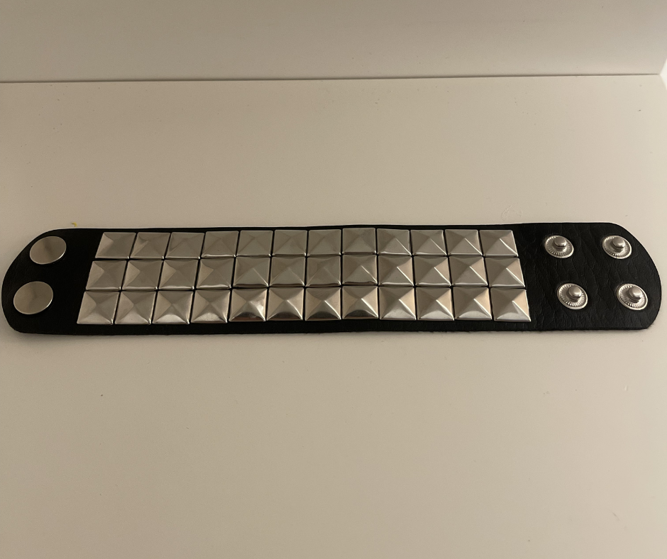 TRIPLE STUDDED LEATHER BRACELET