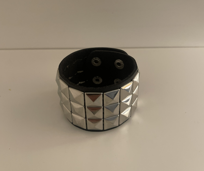 TRIPLE STUDDED LEATHER BRACELET